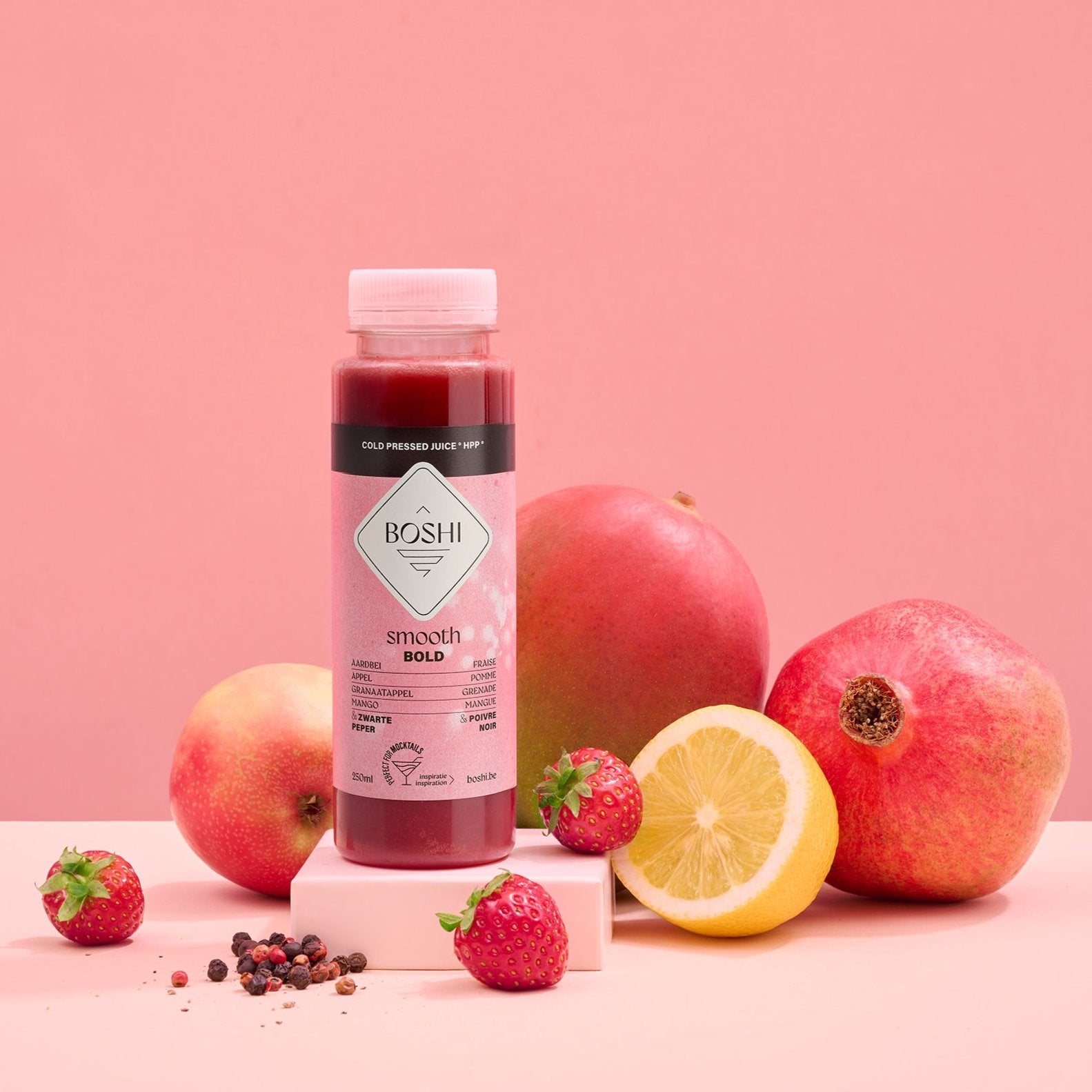 Koudgeperst fruitsap van Boshi in een glas